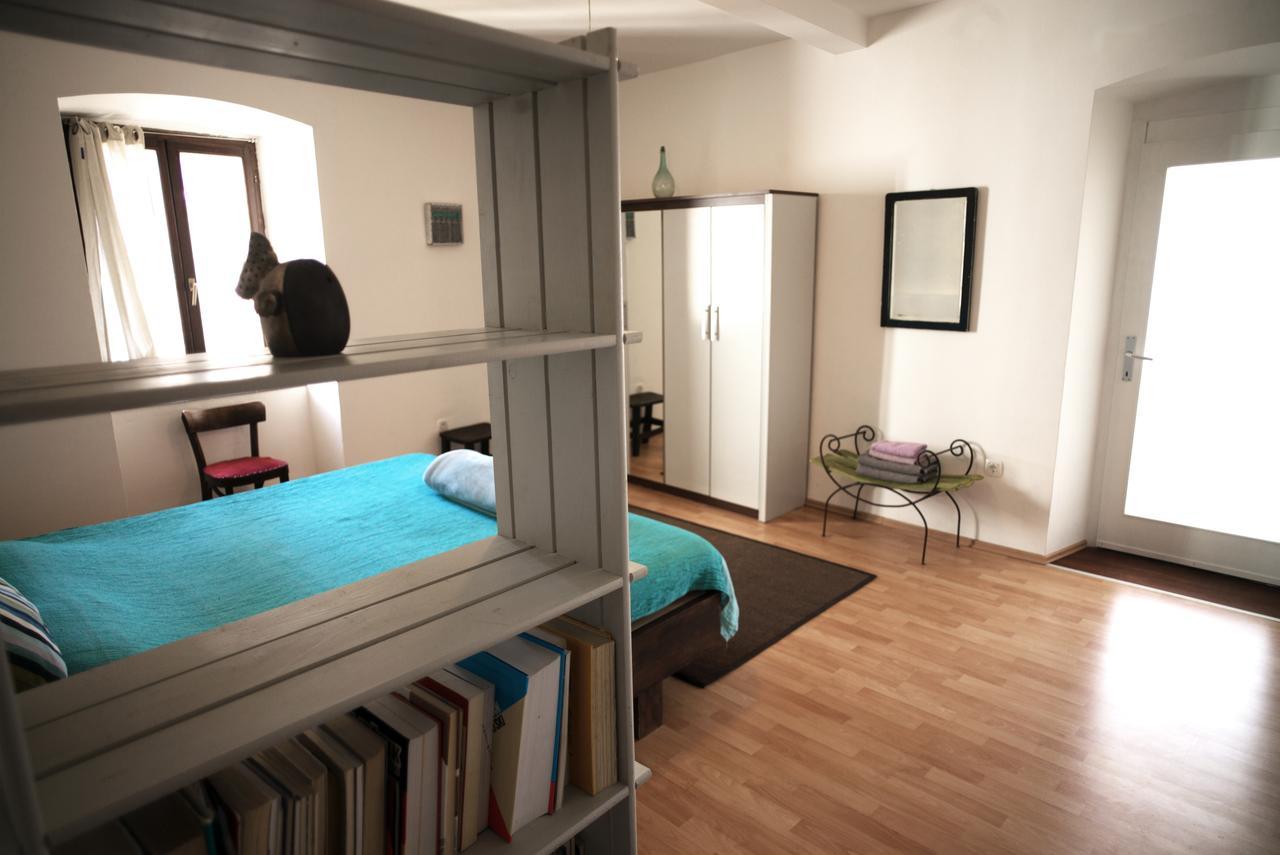 Loggia Motovun Apartment Bagian luar foto